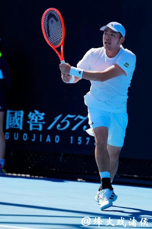 澳网丨让二追三失败！吴易昺2-3惜败斯皮齐里，无缘晋级下一轮！